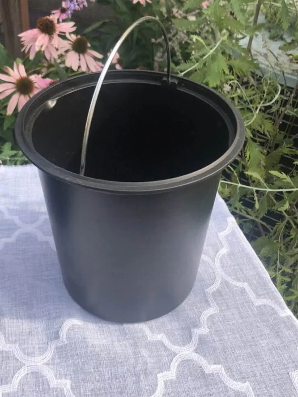 Metal counter top compost container can black with wood lid , removeable inside